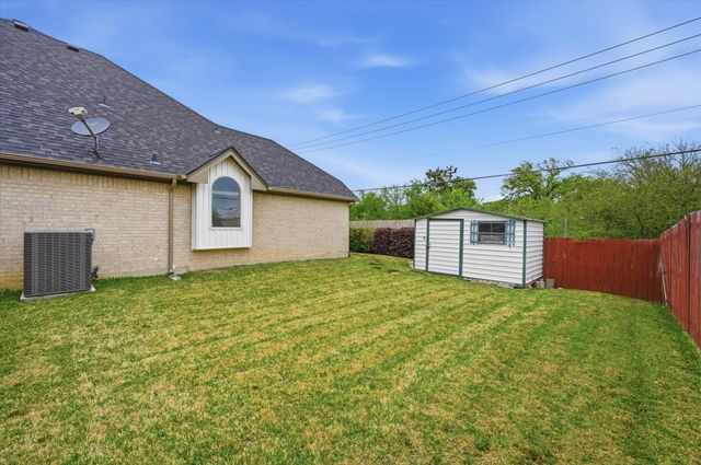 1616 Oak Creek Drive, Hurst, TX 76054