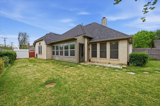 1616 Oak Creek Drive, Hurst, TX 76054