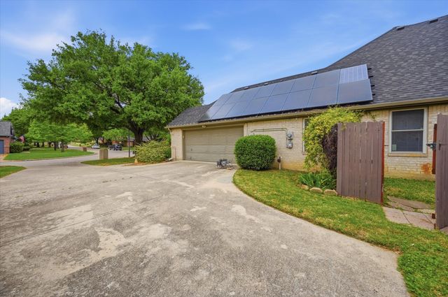 1616 Oak Creek Drive, Hurst, TX 76054