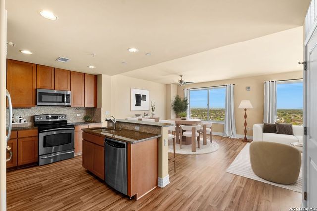 215 Center St Apt 1205, San Antonio, TX 78202