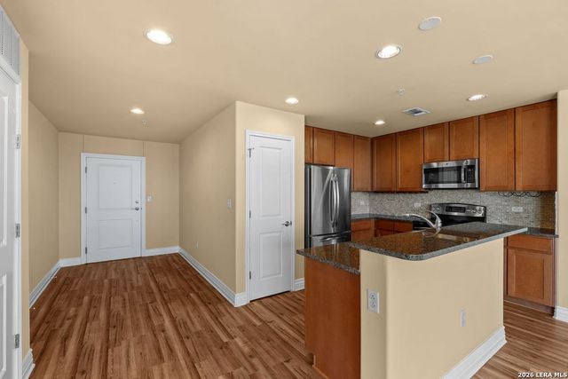 215 Center St Apt 1205, San Antonio, TX 78202