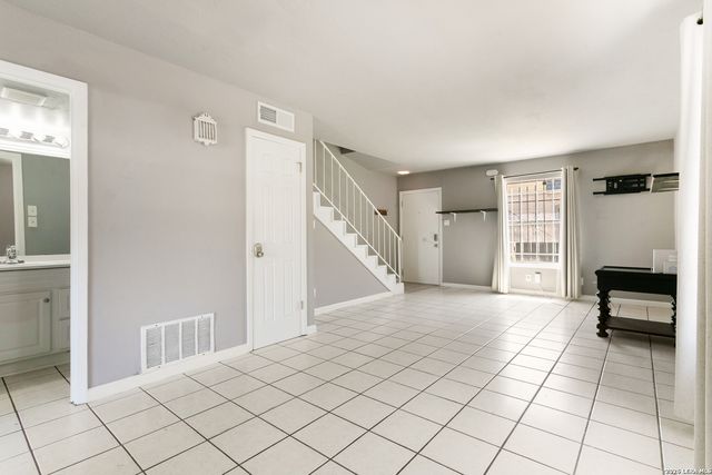 170 De Chantle Rd Apt 401, San Antonio, TX 78201