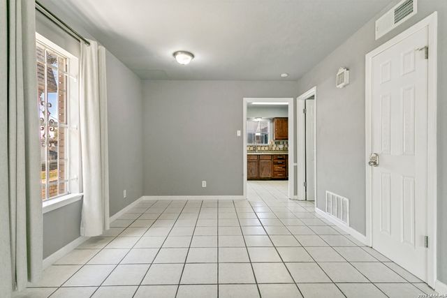 170 De Chantle Rd Apt 401, San Antonio, TX 78201