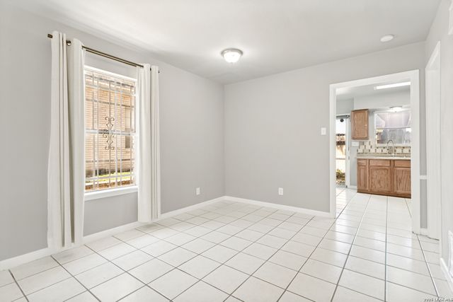 170 De Chantle Rd Apt 401, San Antonio, TX 78201