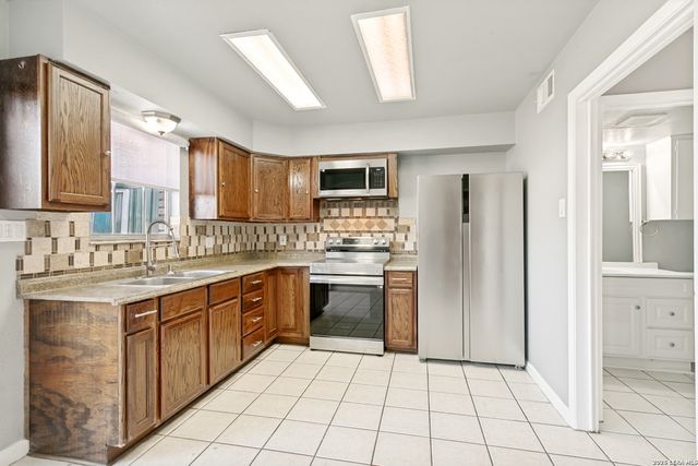 170 De Chantle Rd Apt 401, San Antonio, TX 78201