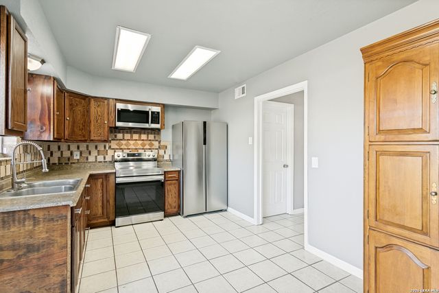 170 De Chantle Rd Apt 401, San Antonio, TX 78201