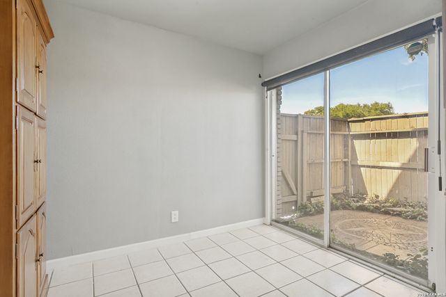 170 De Chantle Rd Apt 401, San Antonio, TX 78201