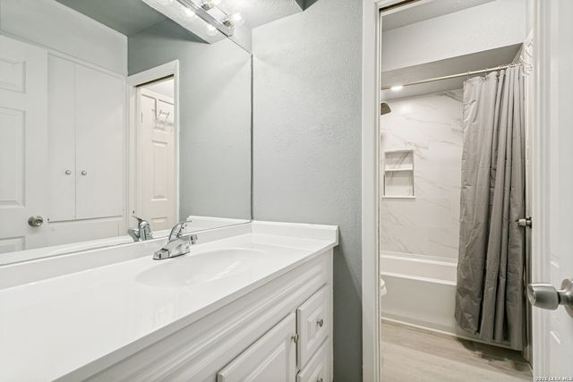 170 De Chantle Rd Apt 401, San Antonio, TX 78201