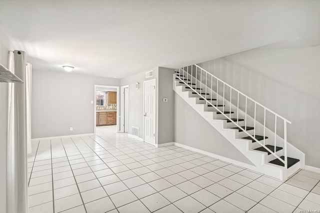 170 De Chantle Rd Apt 401, San Antonio, TX 78201