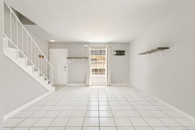 170 De Chantle Rd Apt 401, San Antonio, TX 78201