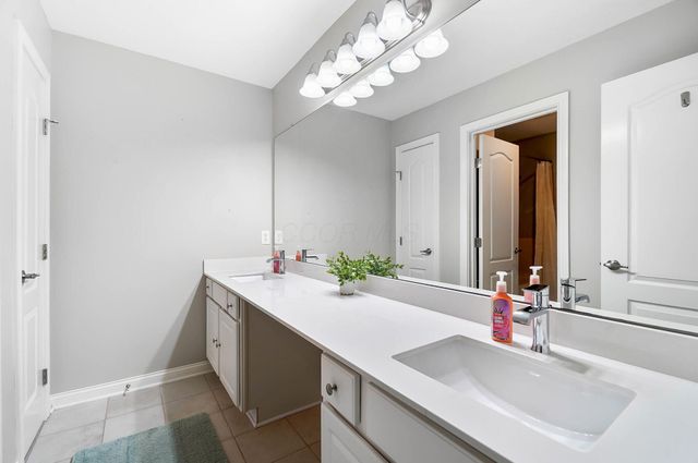 4481 Newport Loop E, Grove City, OH 43123