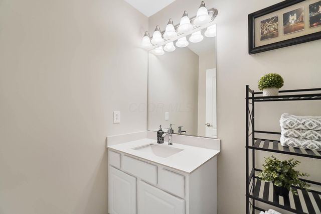 4481 Newport Loop E, Grove City, OH 43123