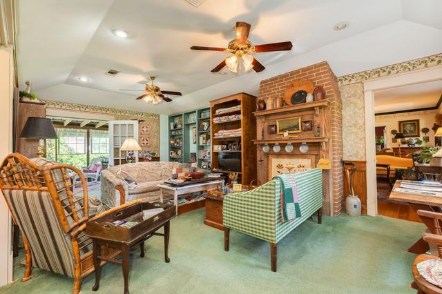 406 W Washington Street, Brazoria, TX 77422