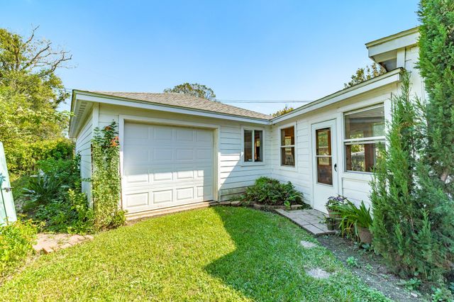 406 W Washington Street, Brazoria, TX 77422