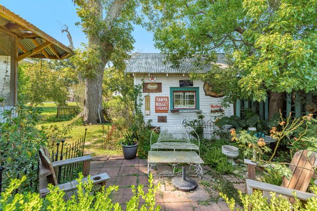 406 W Washington Street, Brazoria, TX 77422