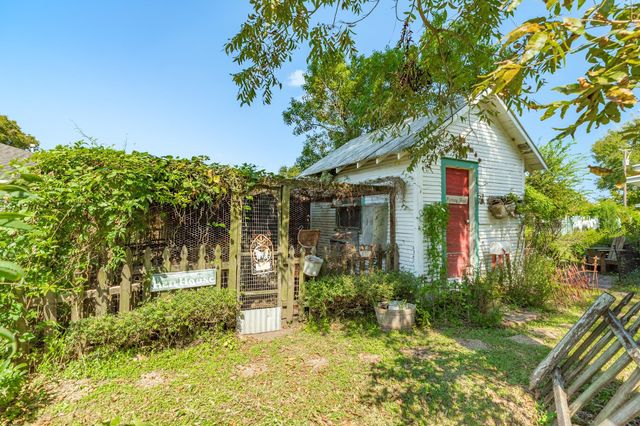 406 W Washington Street, Brazoria, TX 77422