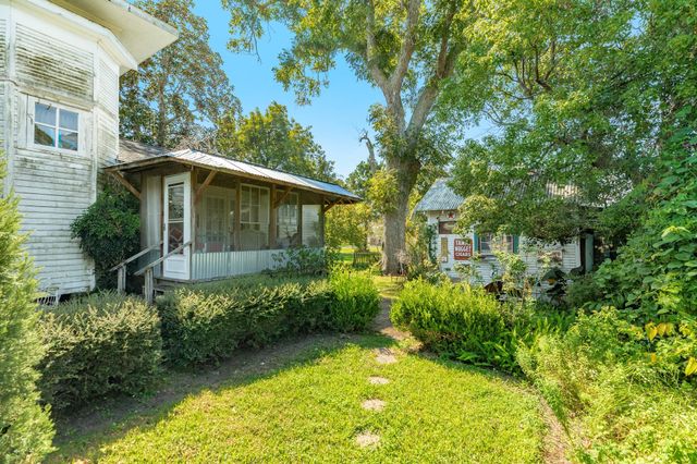 406 W Washington Street, Brazoria, TX 77422