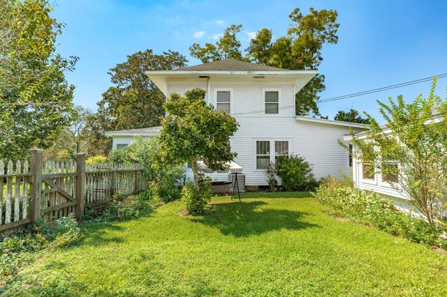 406 W Washington Street, Brazoria, TX 77422