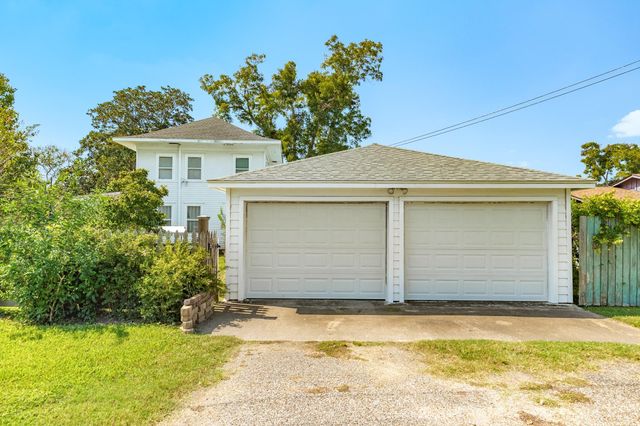 406 W Washington Street, Brazoria, TX 77422