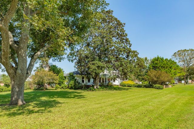 406 W Washington Street, Brazoria, TX 77422