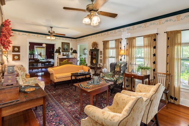 406 W Washington Street, Brazoria, TX 77422