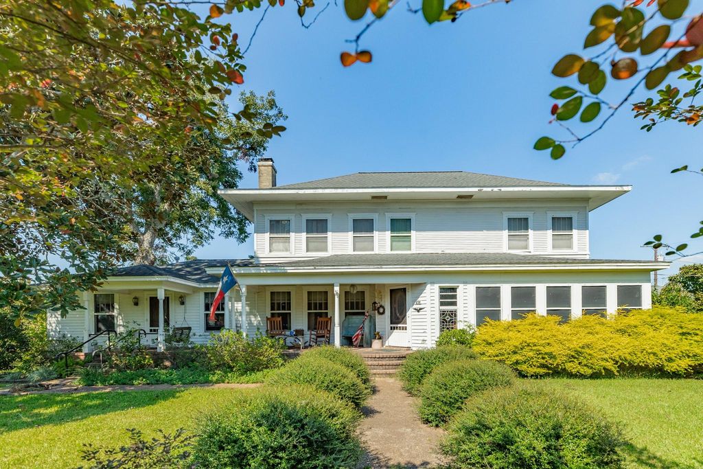 406 W Washington Street, Brazoria, TX 77422