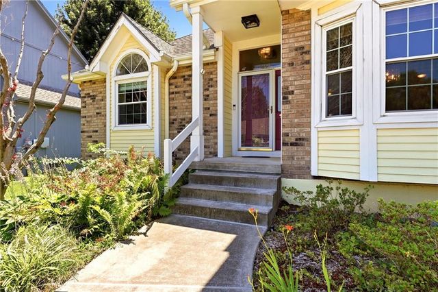 340 SE Bingham Drive, Lee's Summit, MO 64063
