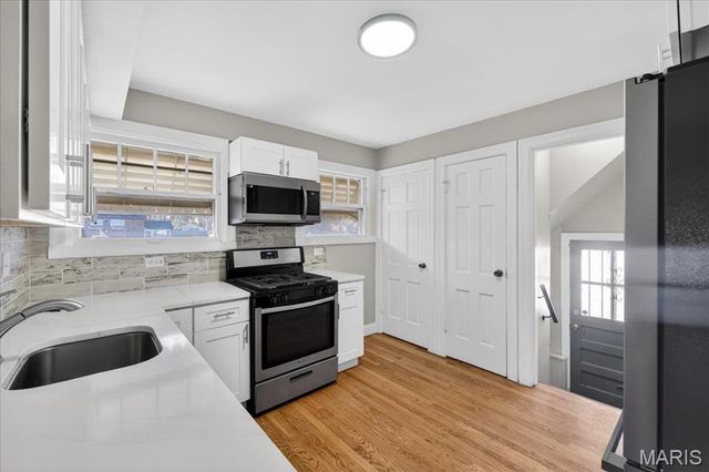 6851 Raymond Avenue, University City, MO 63130