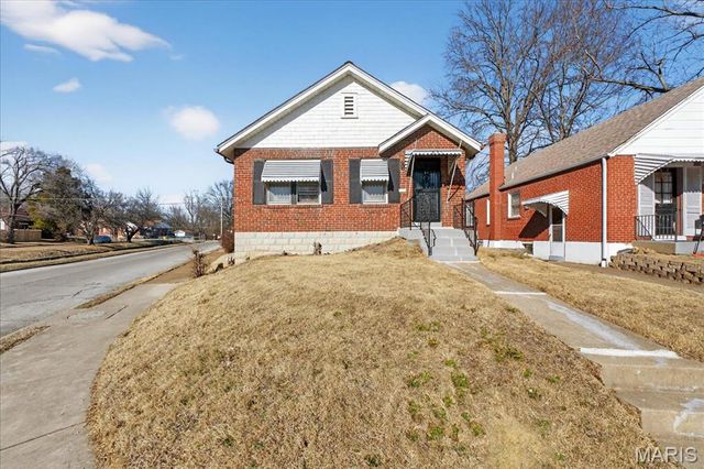 6851 Raymond Avenue, University City, MO 63130