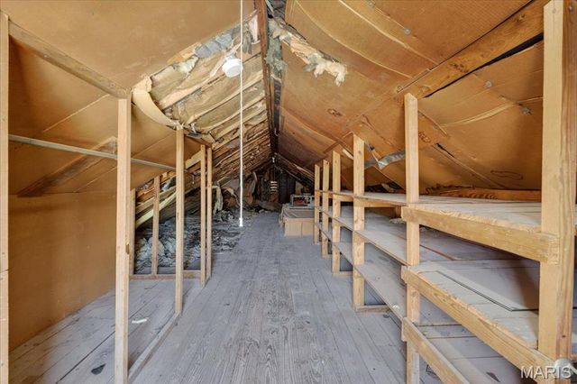 6851 Raymond Avenue, University City, MO 63130