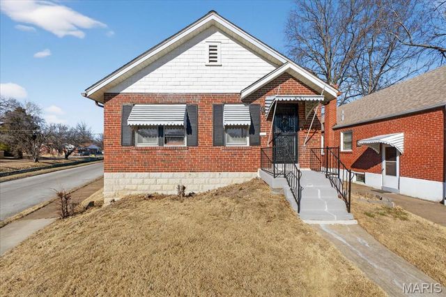 6851 Raymond Avenue, University City, MO 63130