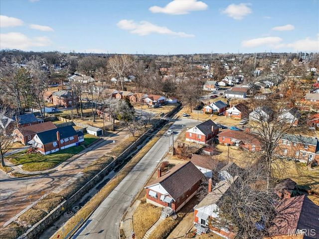 6851 Raymond Avenue, University City, MO 63130