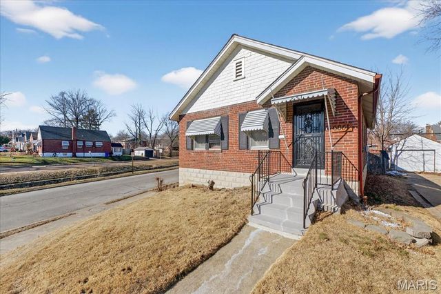 6851 Raymond Avenue, University City, MO 63130