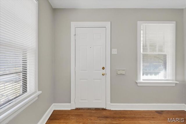 6851 Raymond Avenue, University City, MO 63130