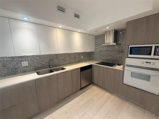 4001 S Ocean Dr 8H, Hollywood, FL 33019