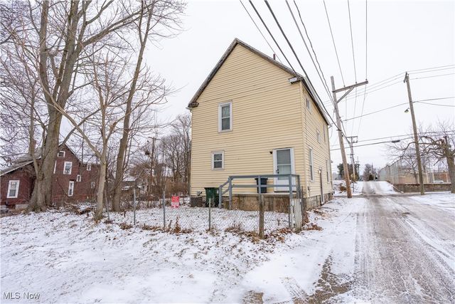 900 4th Street SW, Canton, OH 44707