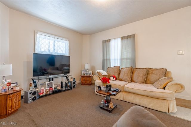 900 4th Street SW, Canton, OH 44707