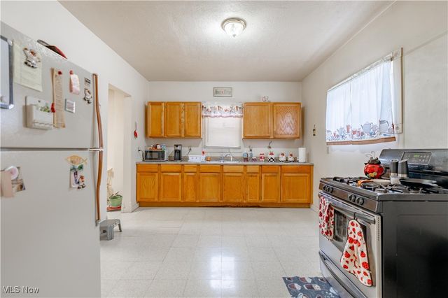 900 4th Street SW, Canton, OH 44707