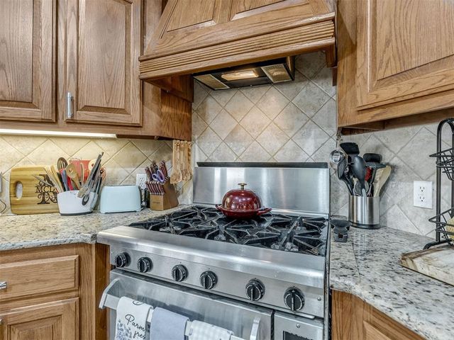 8030 Redhawk Lane, Edmond, OK 73034