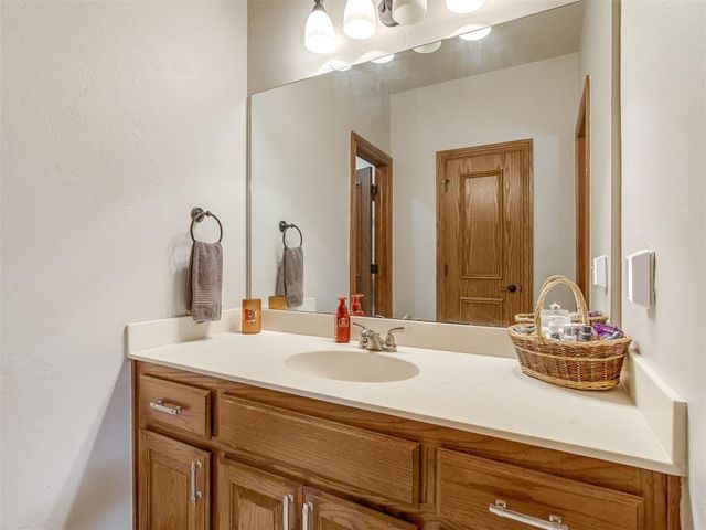 8030 Redhawk Lane, Edmond, OK 73034