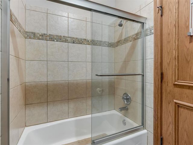 8030 Redhawk Lane, Edmond, OK 73034