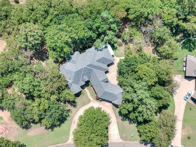 8030 Redhawk Lane, Edmond, OK 73034