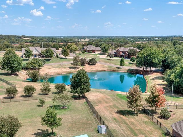 8030 Redhawk Lane, Edmond, OK 73034