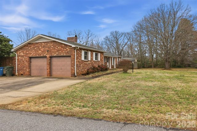 107 33rd Avenue NW, Hickory, NC 28601