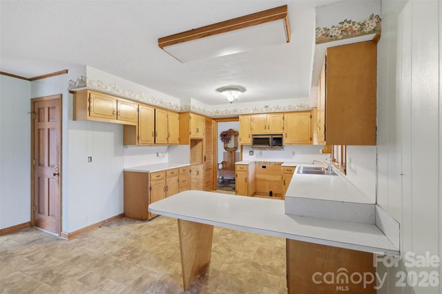 107 33rd Avenue NW, Hickory, NC 28601