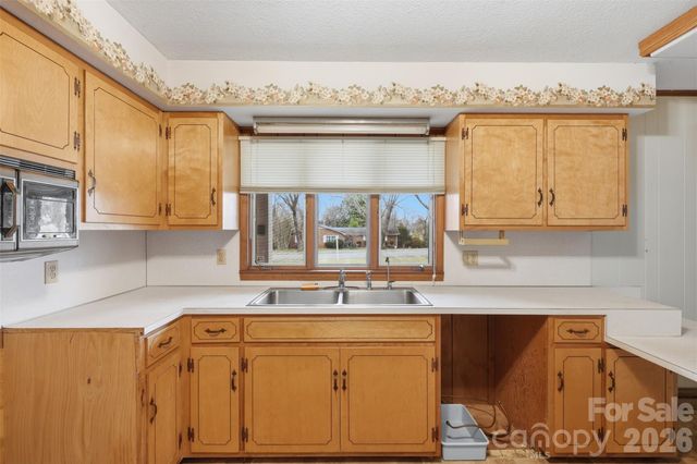 107 33rd Avenue NW, Hickory, NC 28601