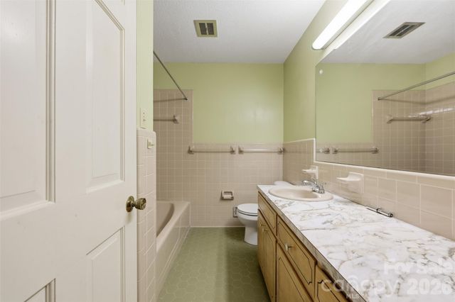 107 33rd Avenue NW, Hickory, NC 28601