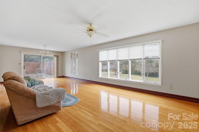 107 33rd Avenue NW, Hickory, NC 28601