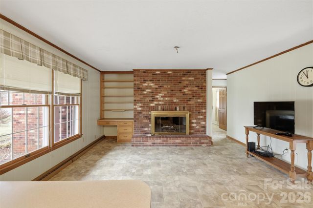 107 33rd Avenue NW, Hickory, NC 28601