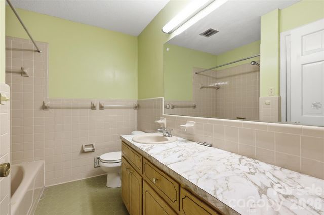 107 33rd Avenue NW, Hickory, NC 28601